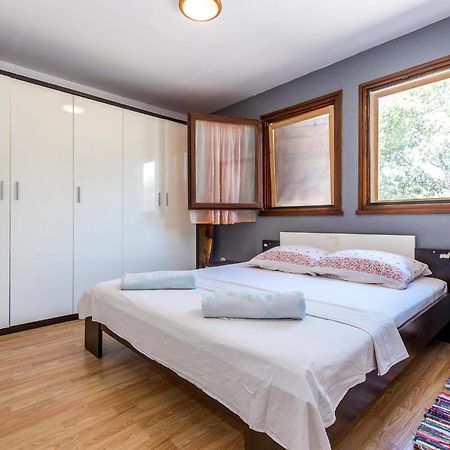 Nice Home In Jezera With Wifi Ngoại thất bức ảnh