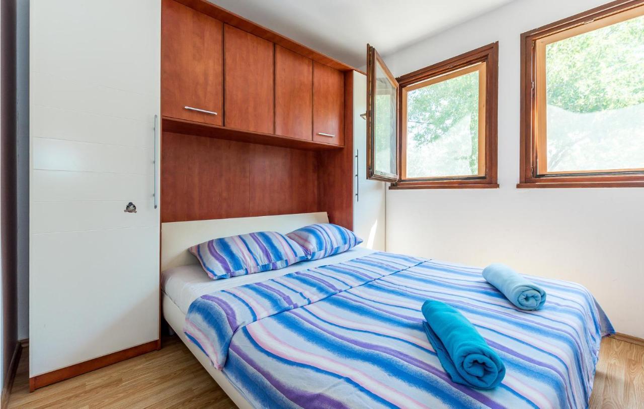 Nice Home In Jezera With Wifi Ngoại thất bức ảnh